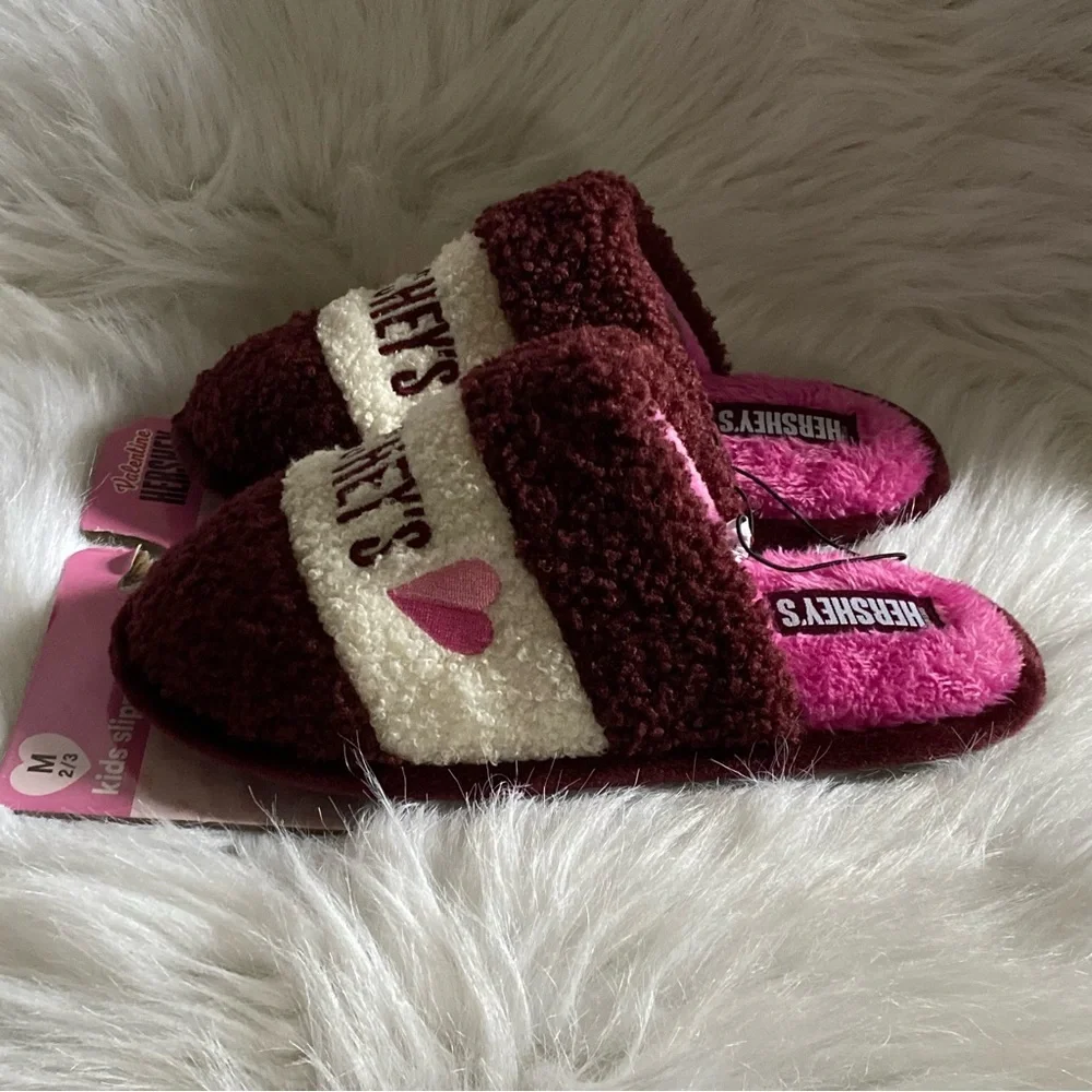 Hershey's Fuzzy Slippers with Heart Design Girls Size 2-3 Slip‎ On Faux Fur New